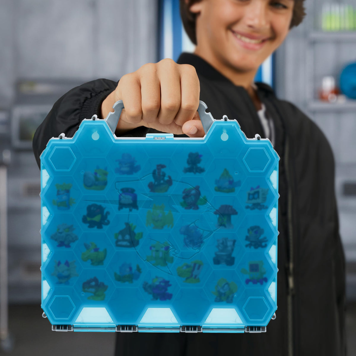 MrBeast Hive Collector Pack Holds 70+ Micro Beasts, with 26 Micro Beasts | Including 2 exclusive glow-in-the-dark swarms, 26 stickers and 2 fusion caps to continue to build out your own MrBeast lab